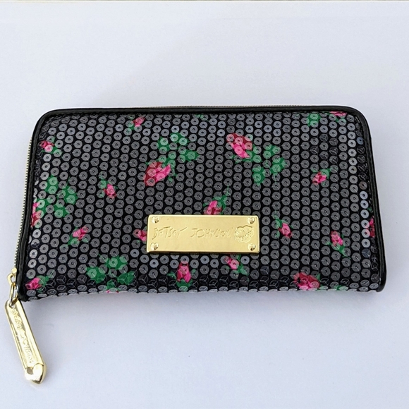 Betsey Johnson Handbags - ⭐HOST PICK X2 ⭐ Betsey Johnson Wallet with Zip Around Zipper